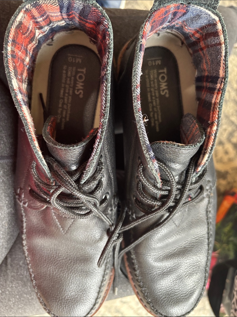 Toms Men's Black Leather Chukka Boots with Plaid Lining